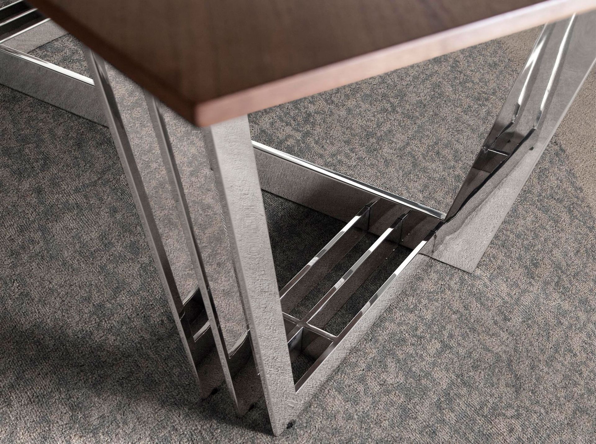 Mesa comedor ovalada barril nogal y acero cromado - Imagen 5