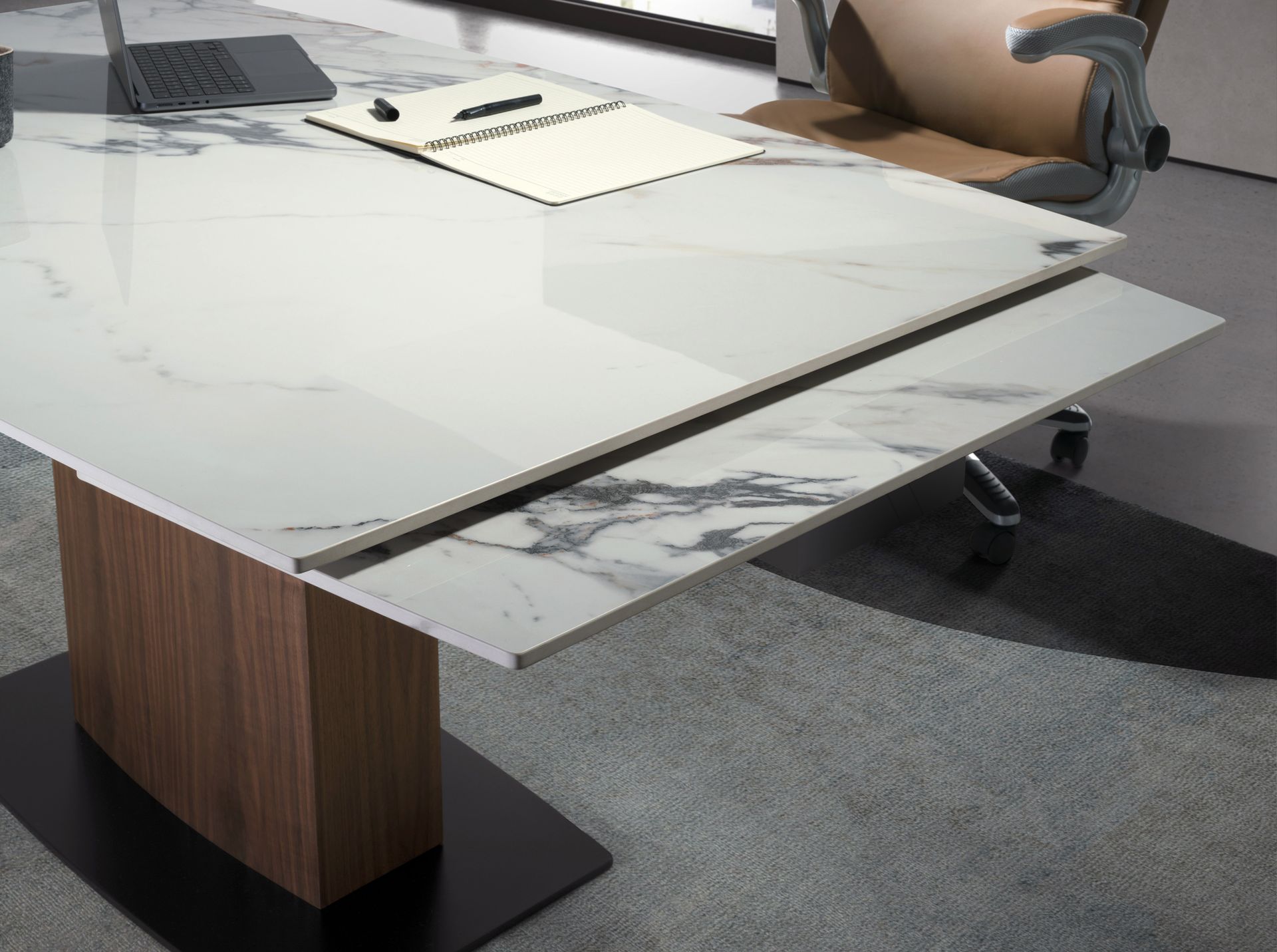 Mesa comedor extensible ovalada barril mármol porcelánico y nogal - Imagen 7