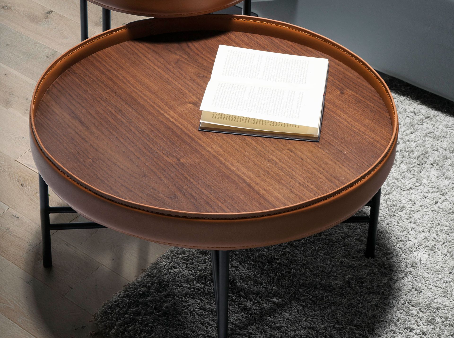 Mesa centro redonda polipiel, nogal y acero negro - Imagen 7