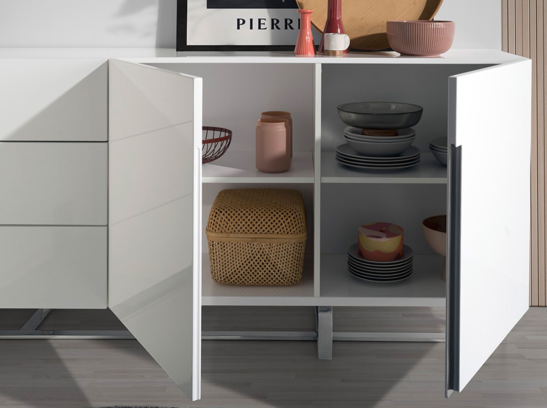 Aparador madera blanco y acero cromado - Imagen 7