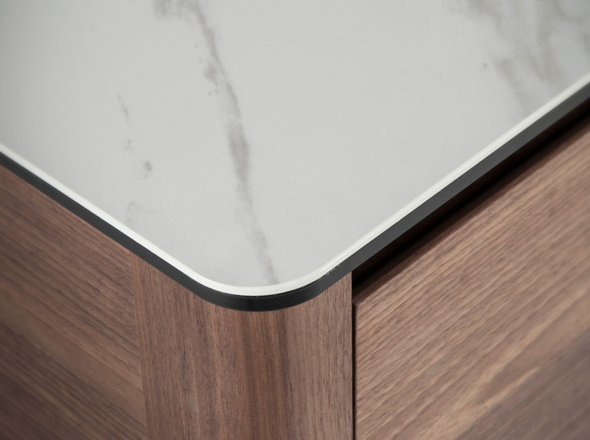 Mueble TV nogal con tapa de cristal imitación mármol - Imagen 5