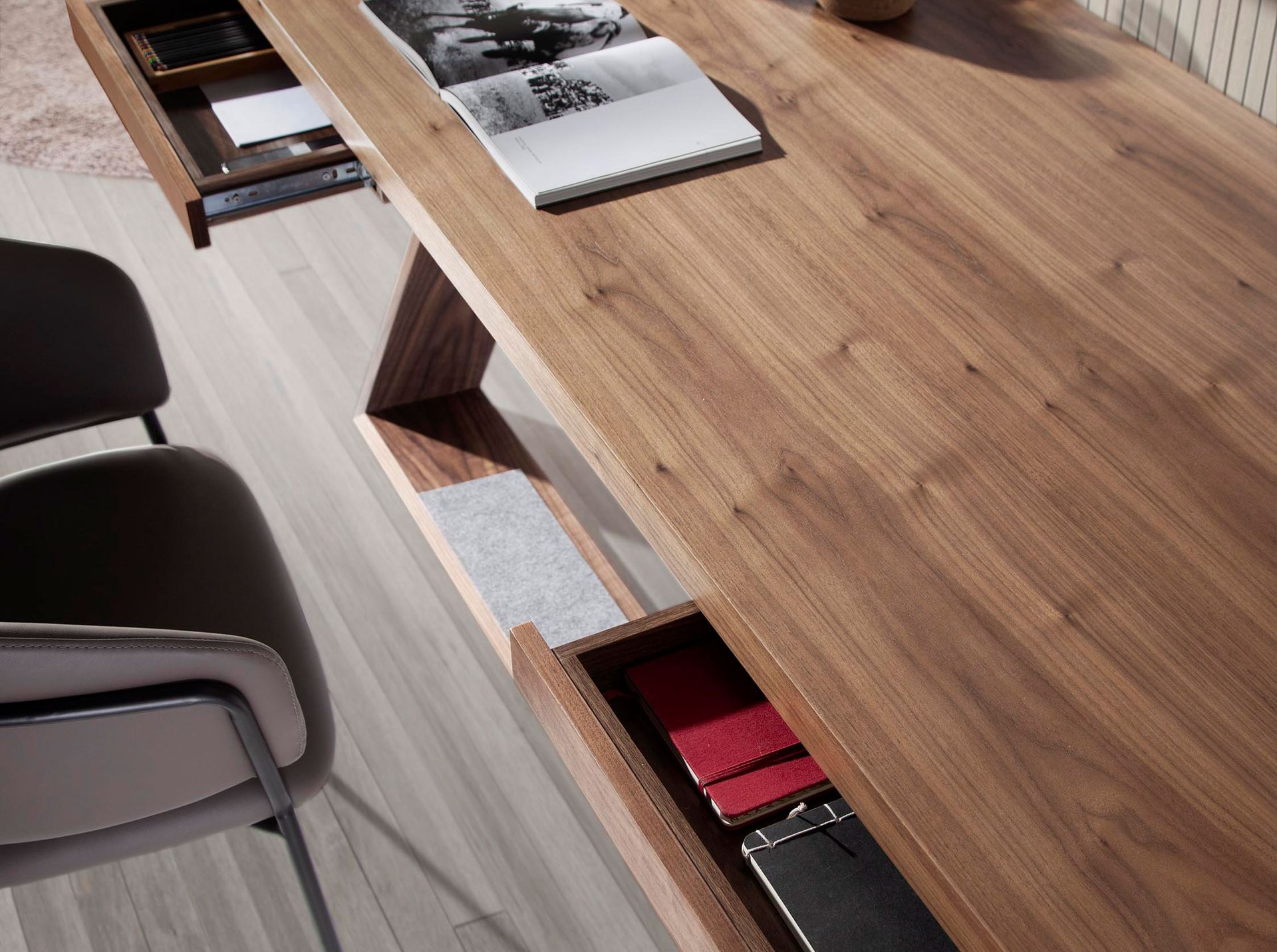 Escritorio nogal y acero negro - Imagen 7