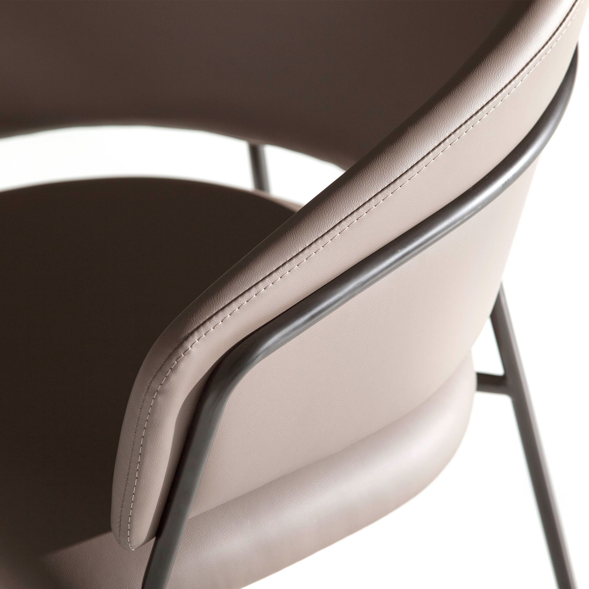 Silla polipiel visón oscuro - Imagen 7