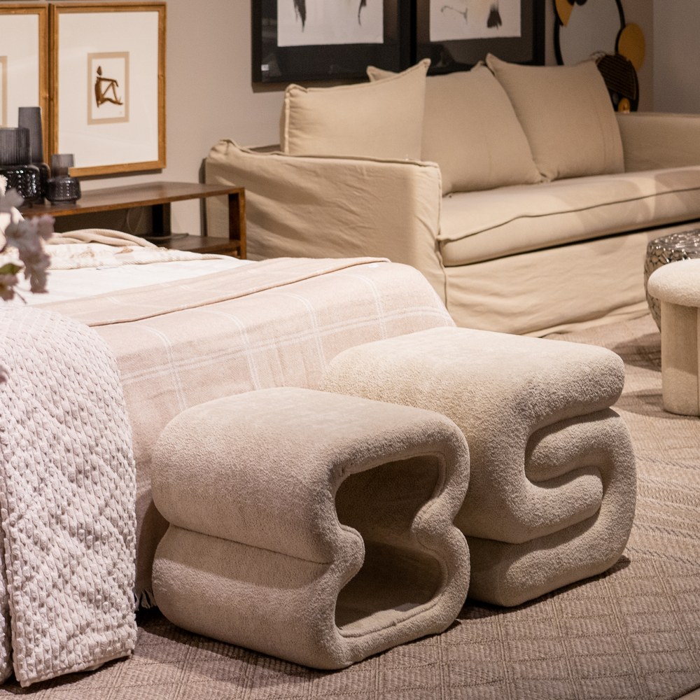 PUF BEIGE TEJIDO SALÓN 45 X 42 X 42 CM