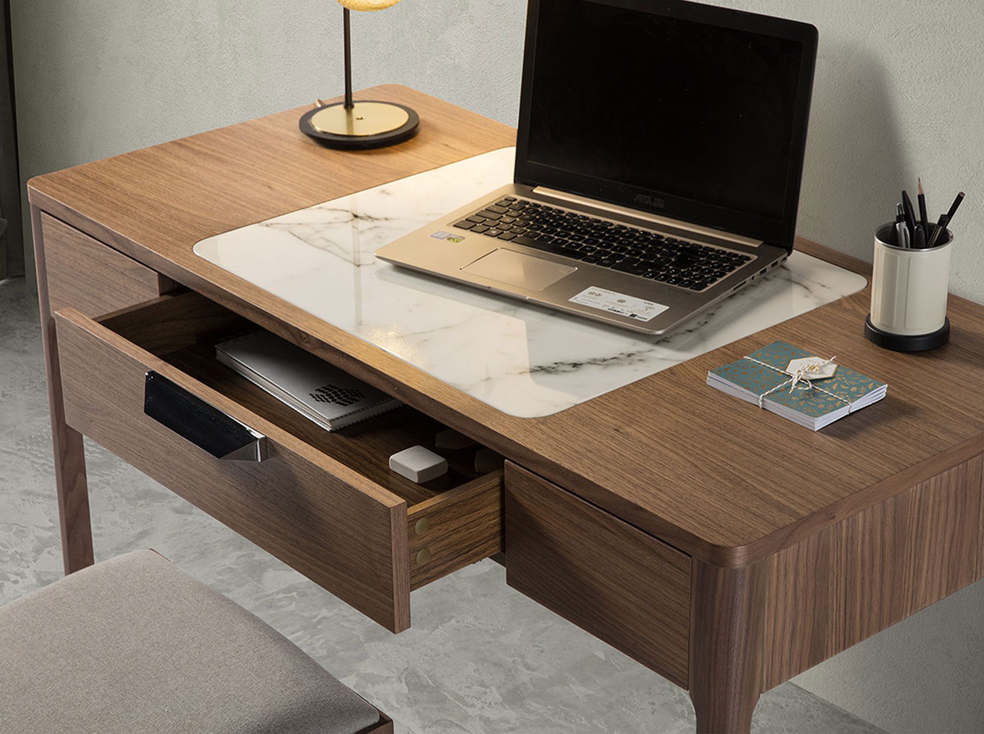 Escritorio tocador nogal con tapa de cristal imitación mármol - Imagen 7