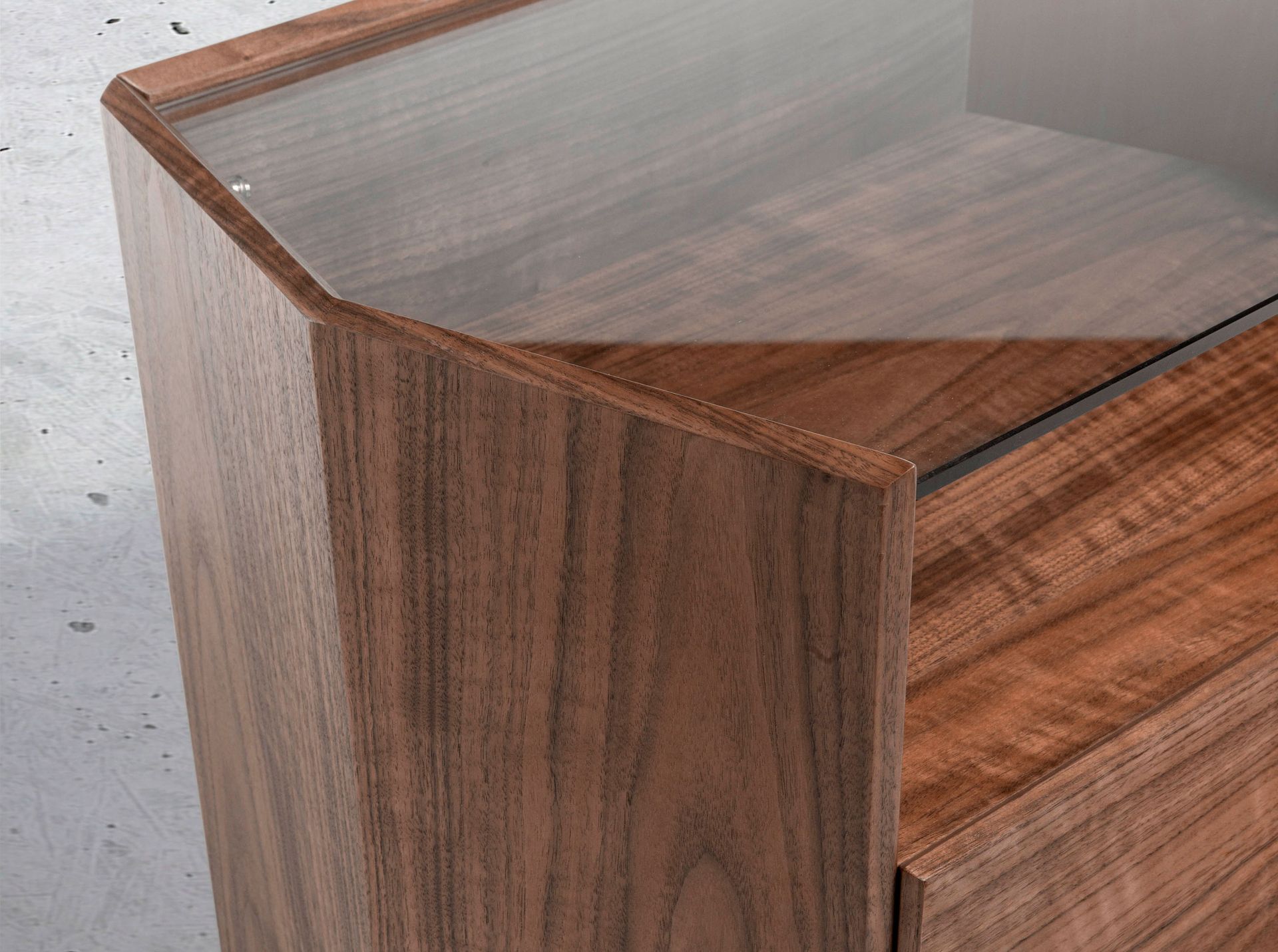 Mesita de noche nogal con tapa de cristal templado - Imagen 5