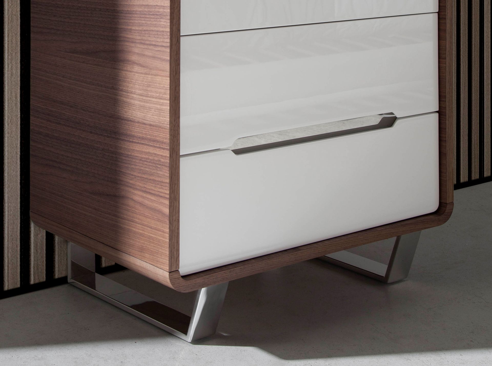 Chifonier madera blanco, nogal y acero cromado - Imagen 6