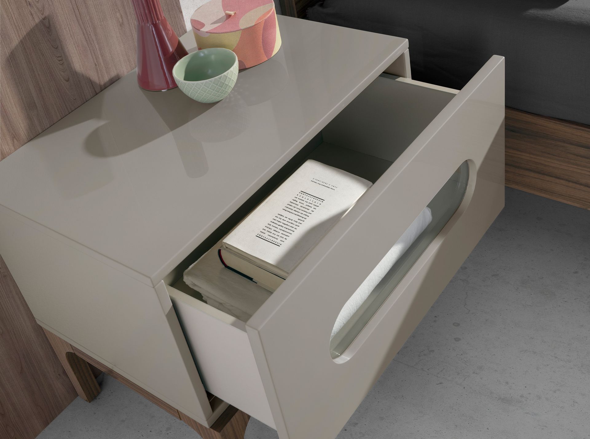 Mesita de noche madera gris y nogal con iluminación interior - Imagen 7