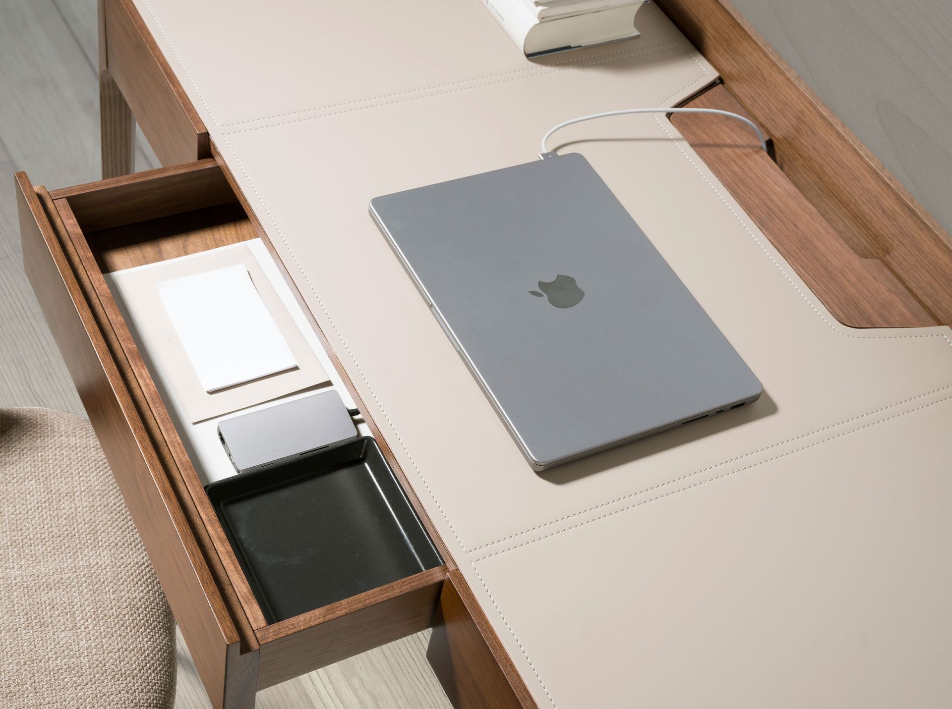 Escritorio tocador polipiel y nogal - Imagen 7