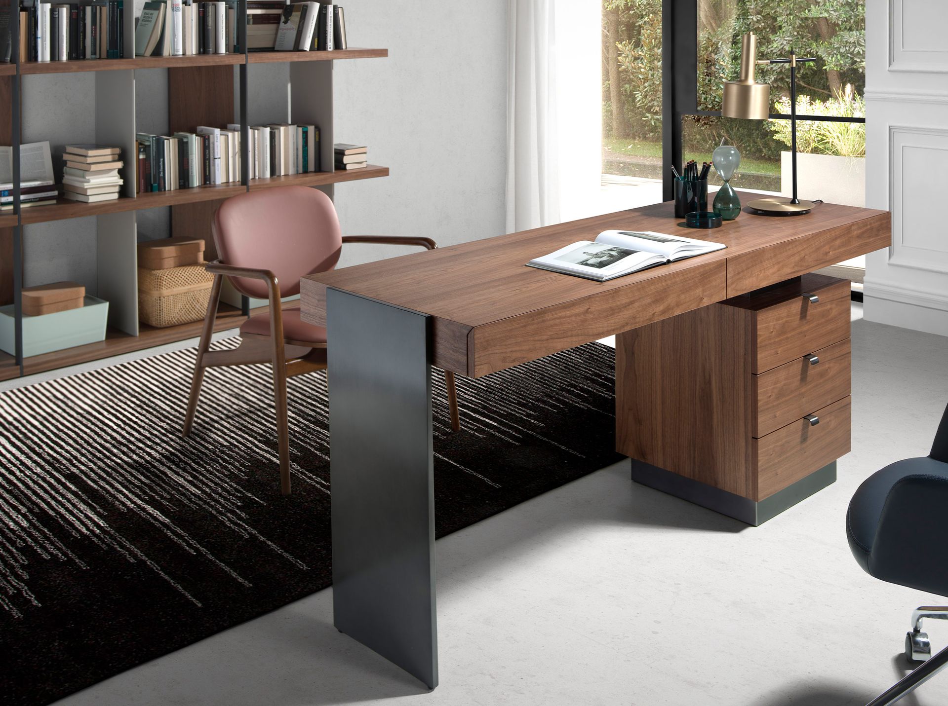 Lámpara de sobremesa aluminio dorado y acero negro - Imagen 8