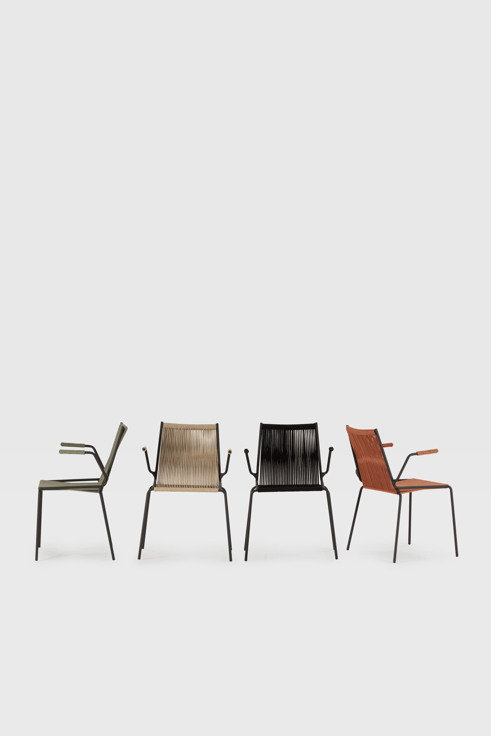 SILLA C/REPOSABRAZOS EMILY NEGRO PATA MET.2P/C - Imagen 2