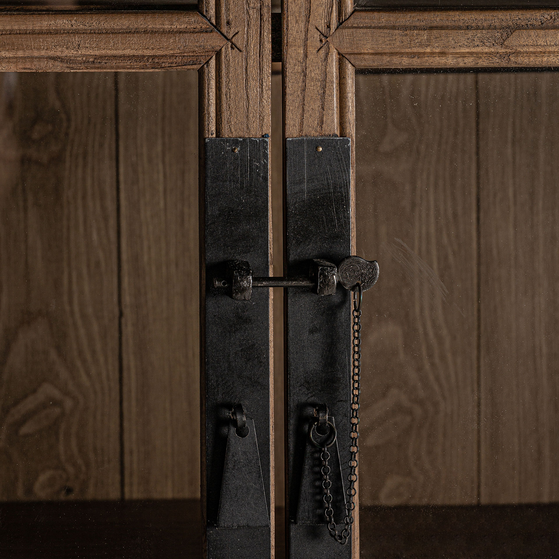 Vitrina colonial madera de olmo Pepita Tartu - Imagen 5