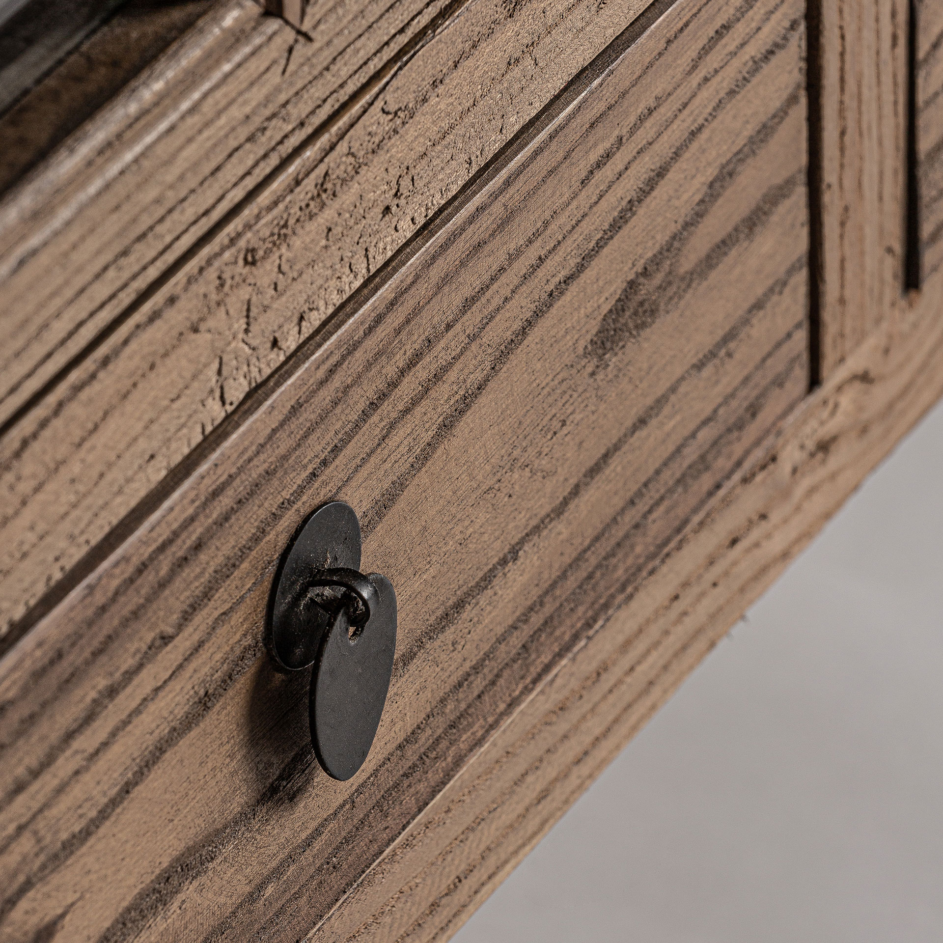 Vitrina colonial madera de olmo Pepita Tartu - Imagen 6