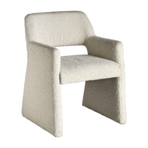 Silla alvra de estilo art deco fabricado en algodón bouclé en color blanco roto combinado con espuma y madera dm. Producto desenfundable.