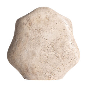 Jarrón jasha de estilo contemporáneo fabricado en mármol en color crema.