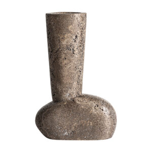 Jarrón ander de estilo contemporáneo fabricado en travertino en color marrón.
