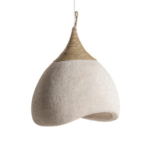 Lámpara de colgar nyland de estilo rústico fabricado en resina en color crema con acabado rugoso combinado con yute en color arena.