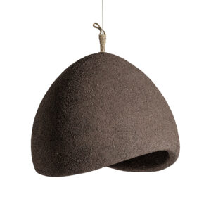 Lámpara de colgar Thierry de estilo contemporáneo fabricado en resina en color marrón.