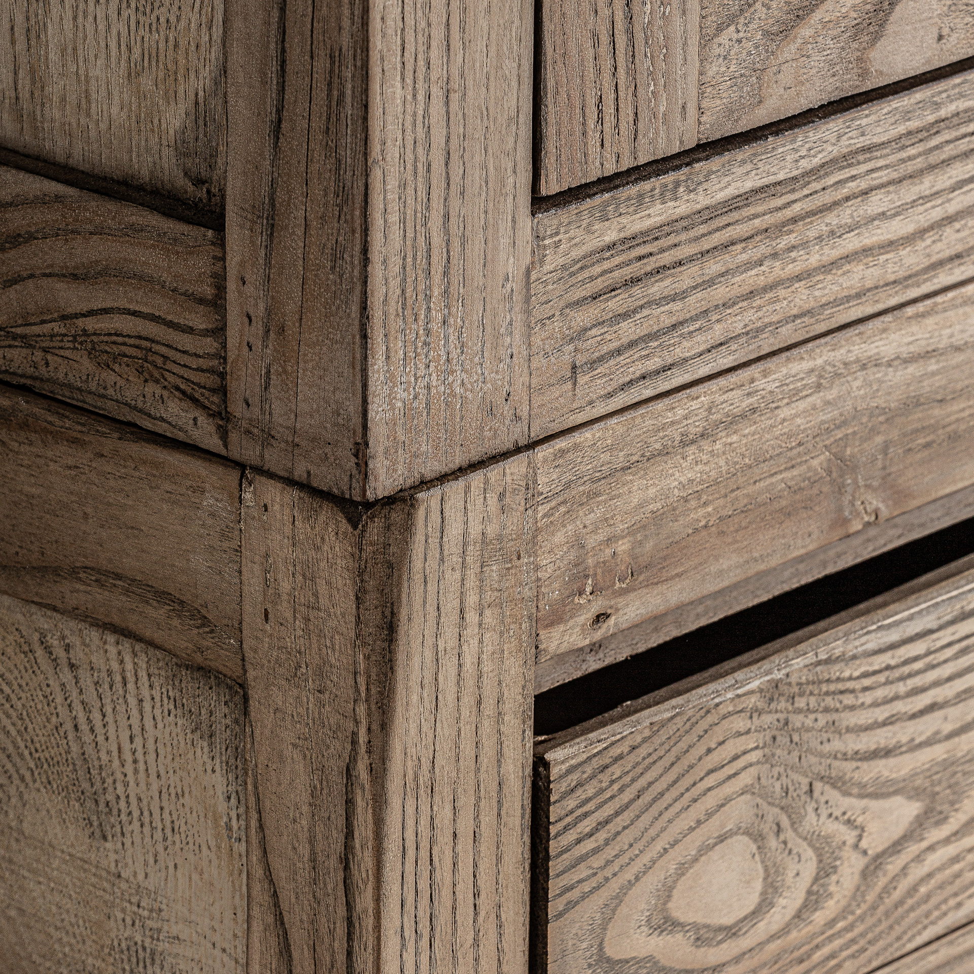 Vitrina colonial madera de olmo Pepita Masein - Imagen 4