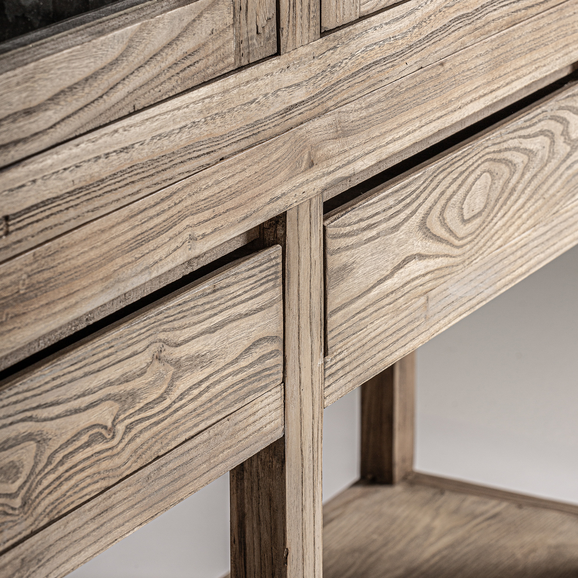 Vitrina colonial madera de olmo Pepita Masein - Imagen 5