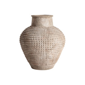 Tinaja Donie de estilo clásico fabricado en cemento en color beige.