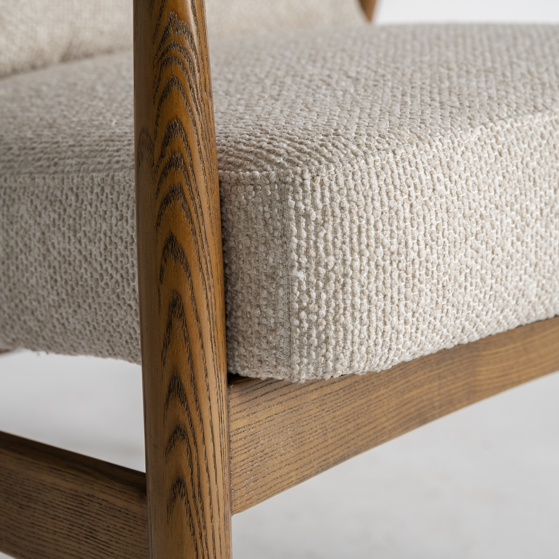 Sillón contemporáneo poliéster beige madera Pepita Tarres - Imagen 5