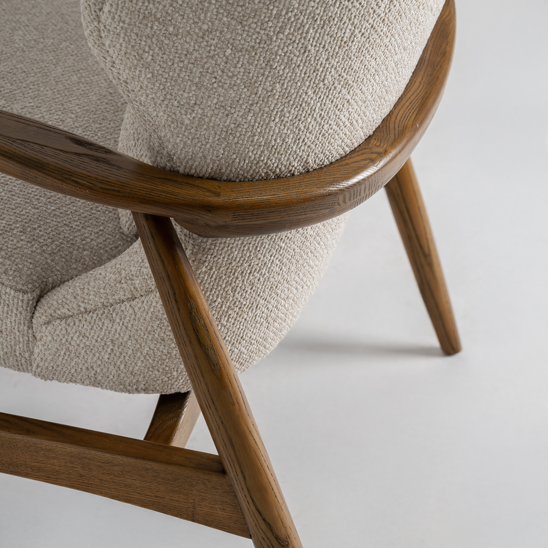 Sillón contemporáneo poliéster beige madera Pepita Tarres - Imagen 9