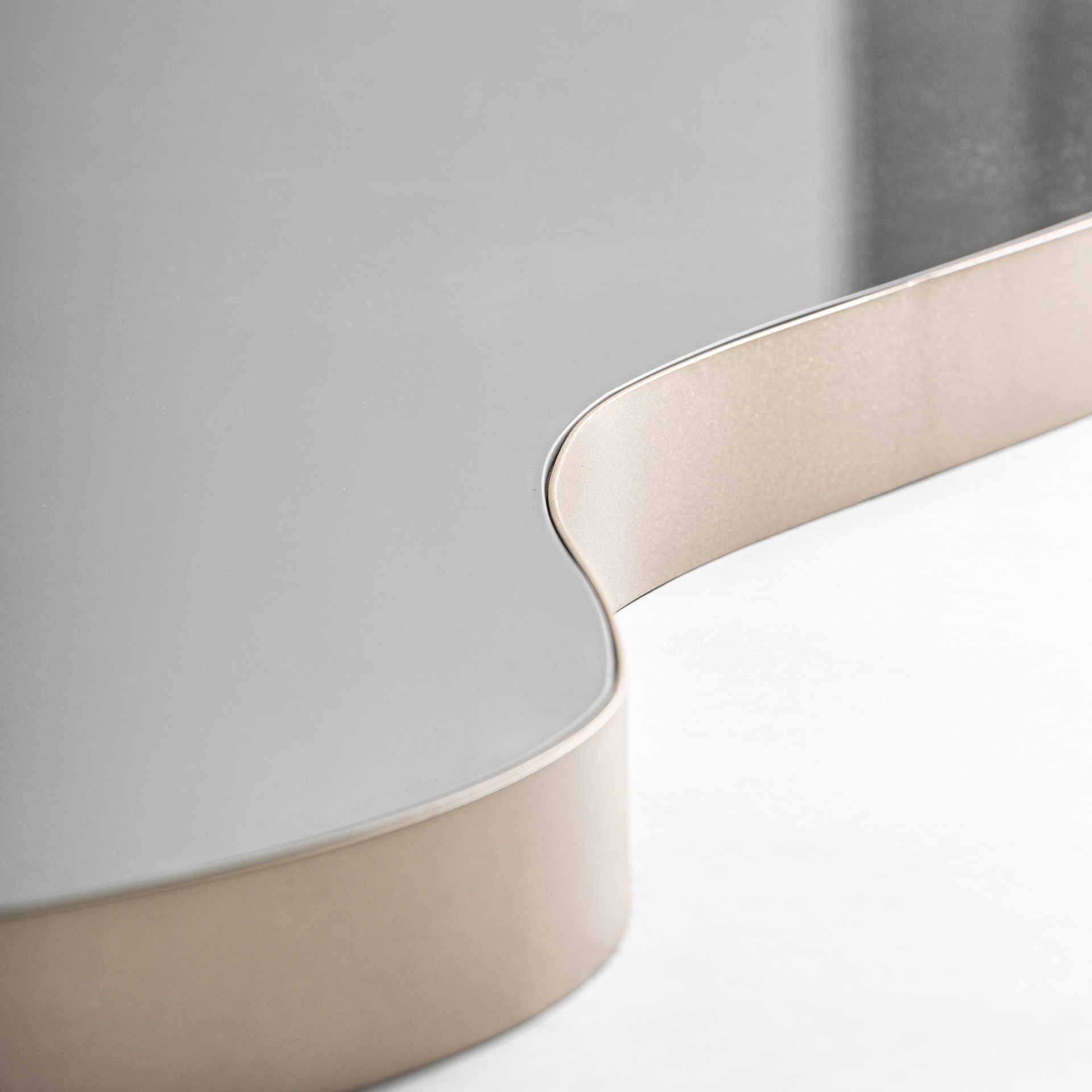 Espejo moderno hierro dorado Pepira Villajo - Imagen 3