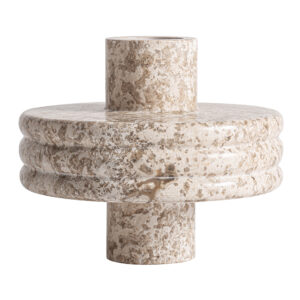 Jarrón Trava de estilo contemporáneo fabricado en mármol en color beige con acabado mate.