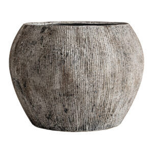 Macetero Miyuka de estilo contemporáneo fabricado en hormigón armado en color gris con acabado envejecido.